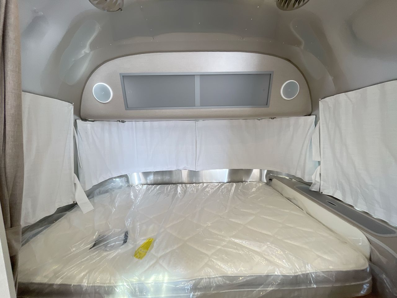 2026 Airstream 22FB Base