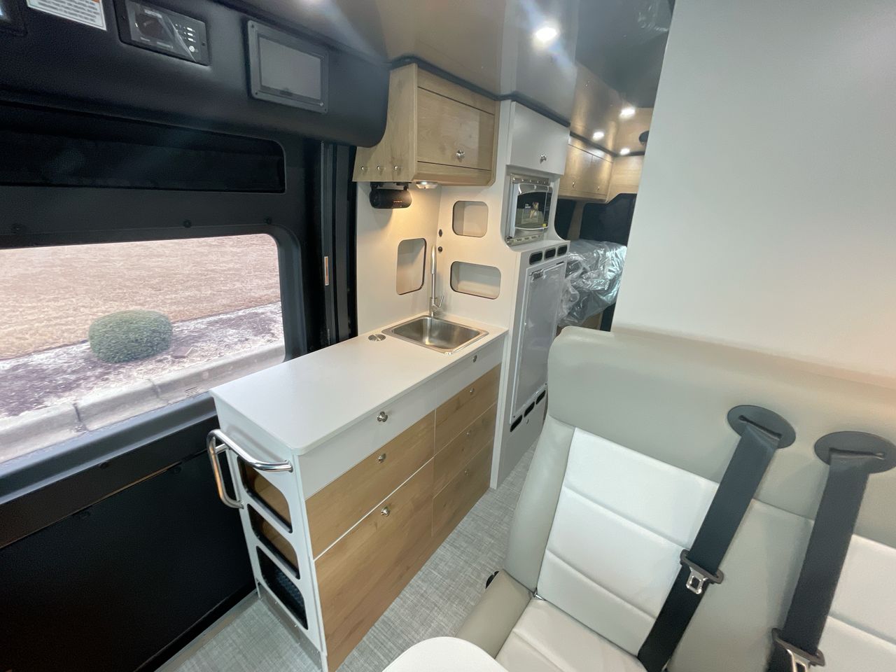 2026 Airstream Rangeline Base