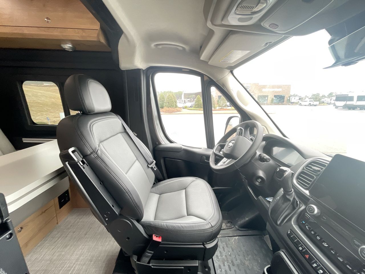 2026 Airstream Rangeline Base