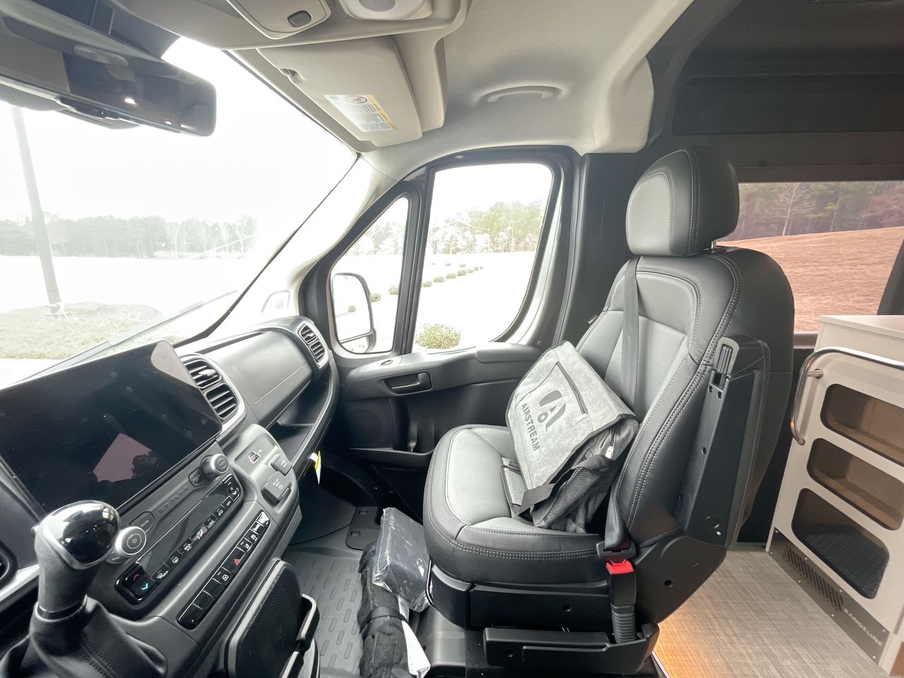 2026 Airstream Rangeline Base