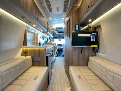 2025 Airstream 24 GL Base