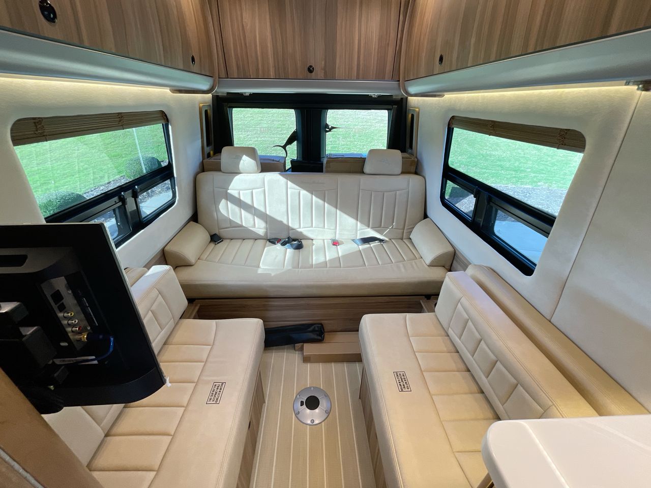 2025 Airstream 24 GL Base