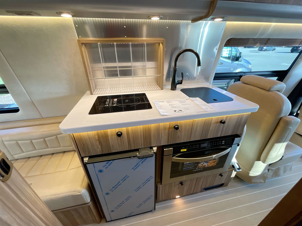 2025 Airstream 24 GL Base