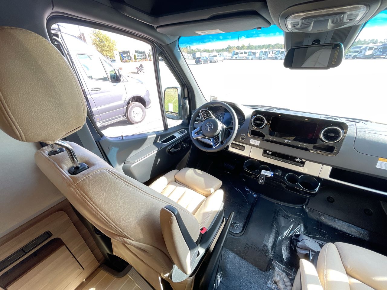 2025 Airstream 24 GL Base