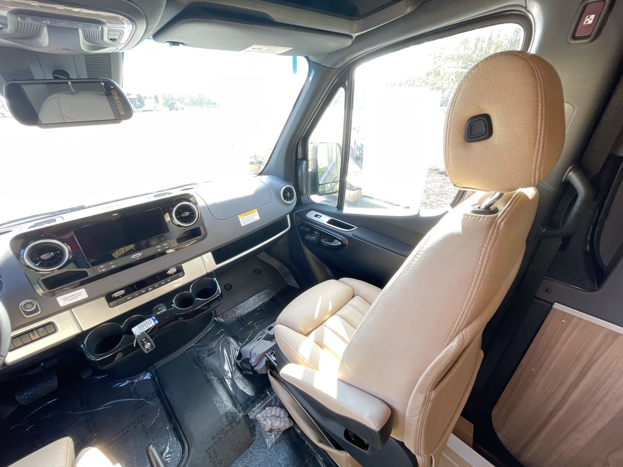 2025 Airstream 24 GL Base