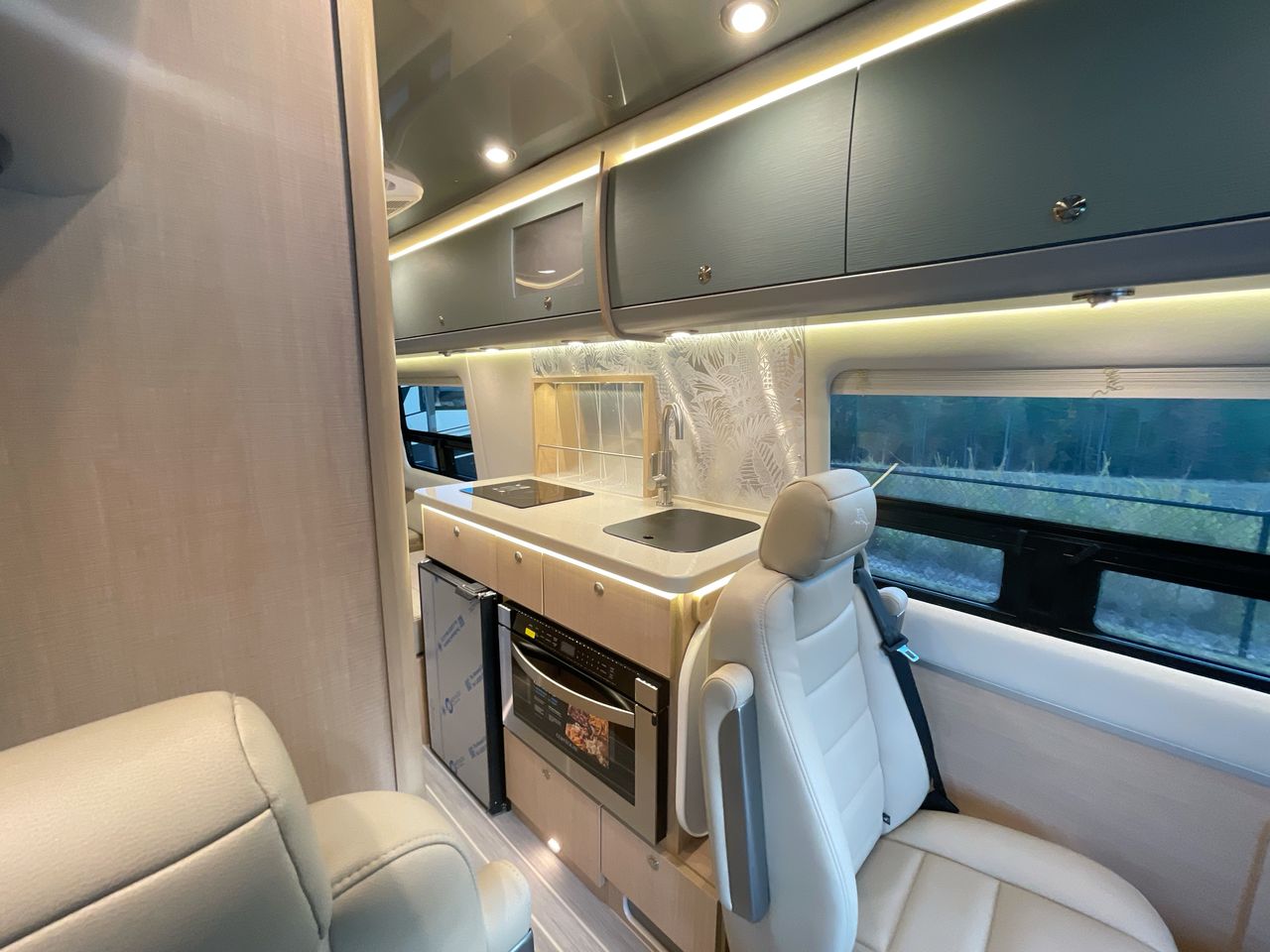 2026 Airstream 24GL Base