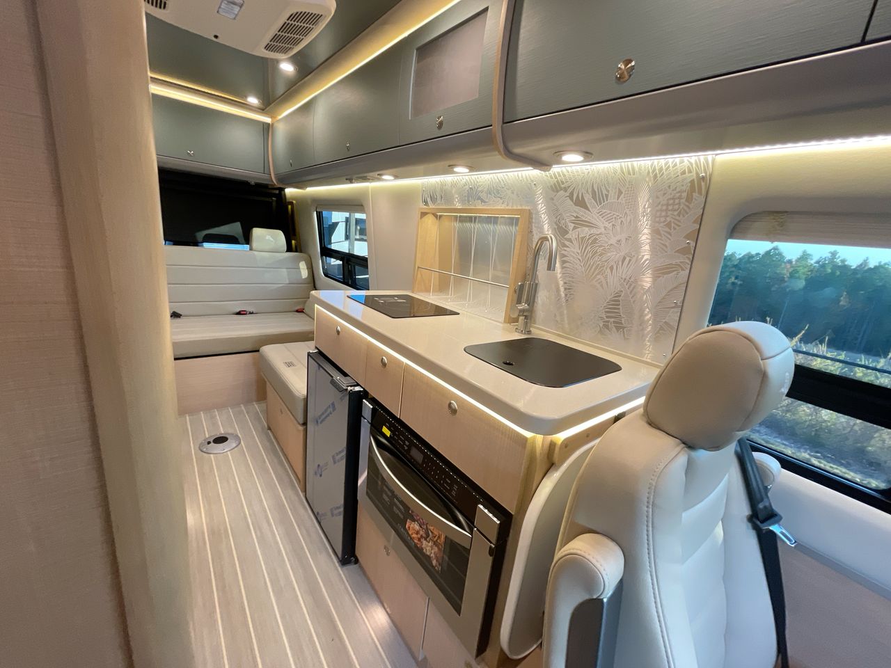 2026 Airstream 24GL Base