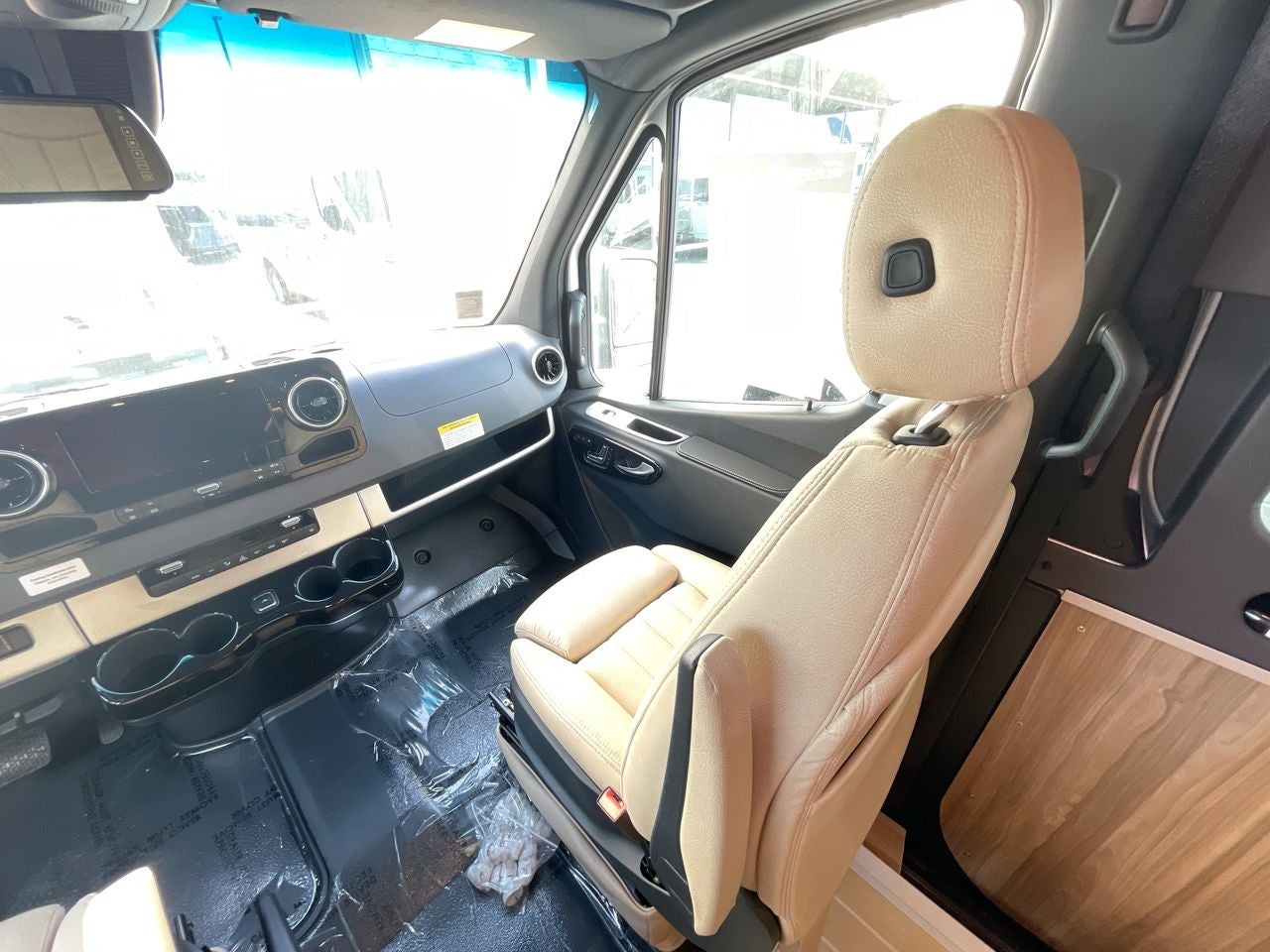 2025 Airstream 24 GT Base