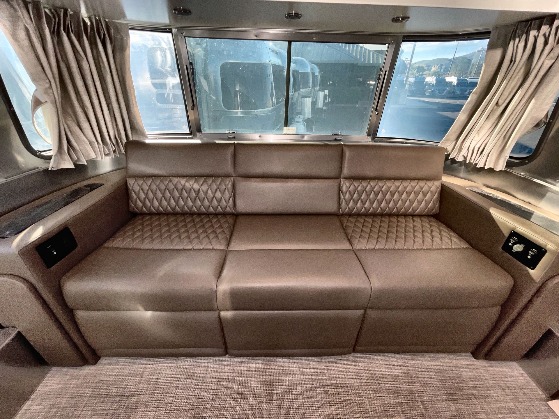 2026 Airstream 28RBT Base