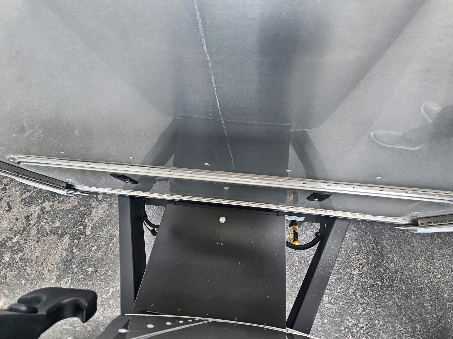 2025 Airstream 27FBQ Base