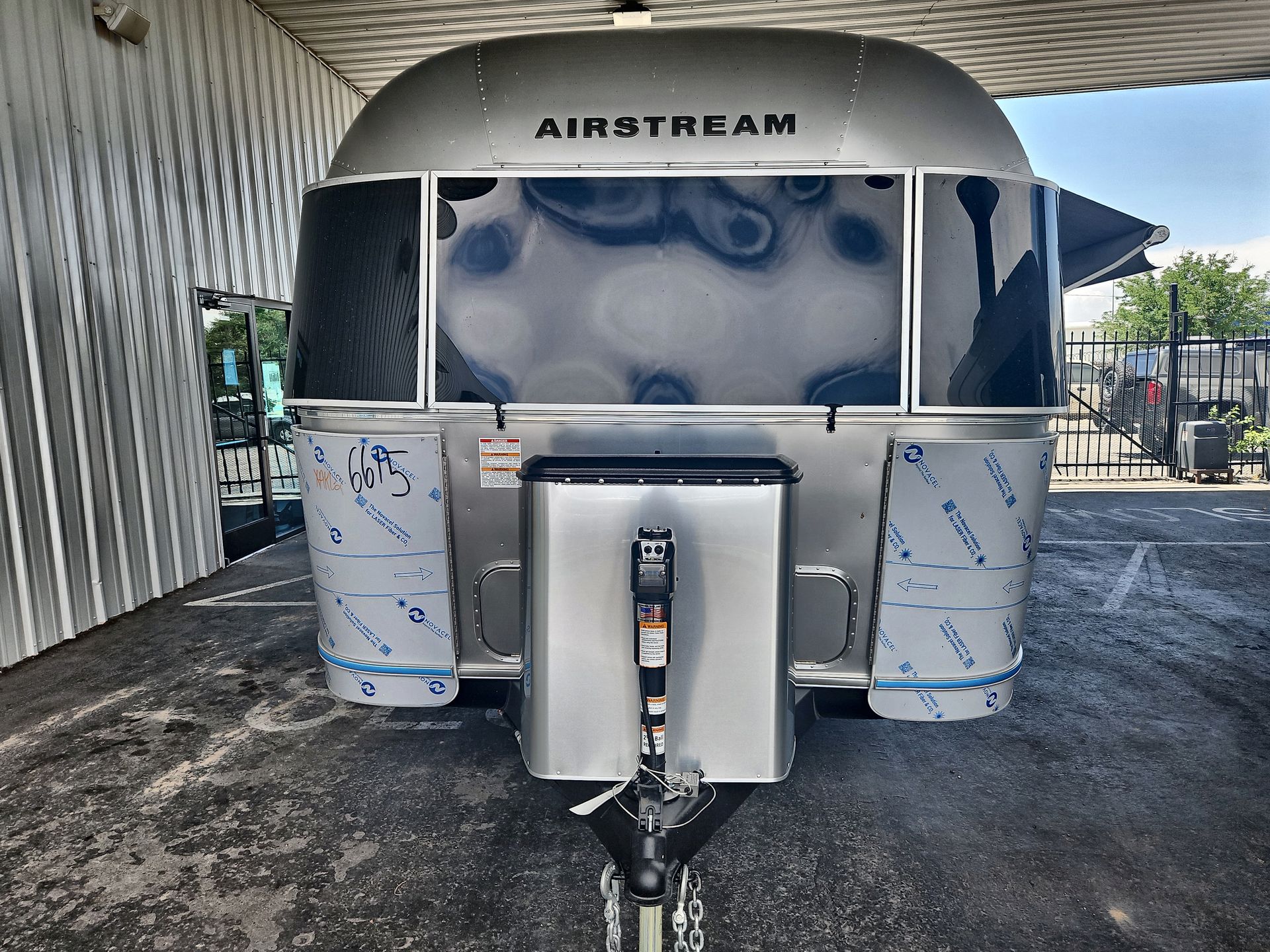 2025 Airstream 27FBQ Base