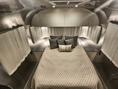 2025 Airstream 27FBQ Base