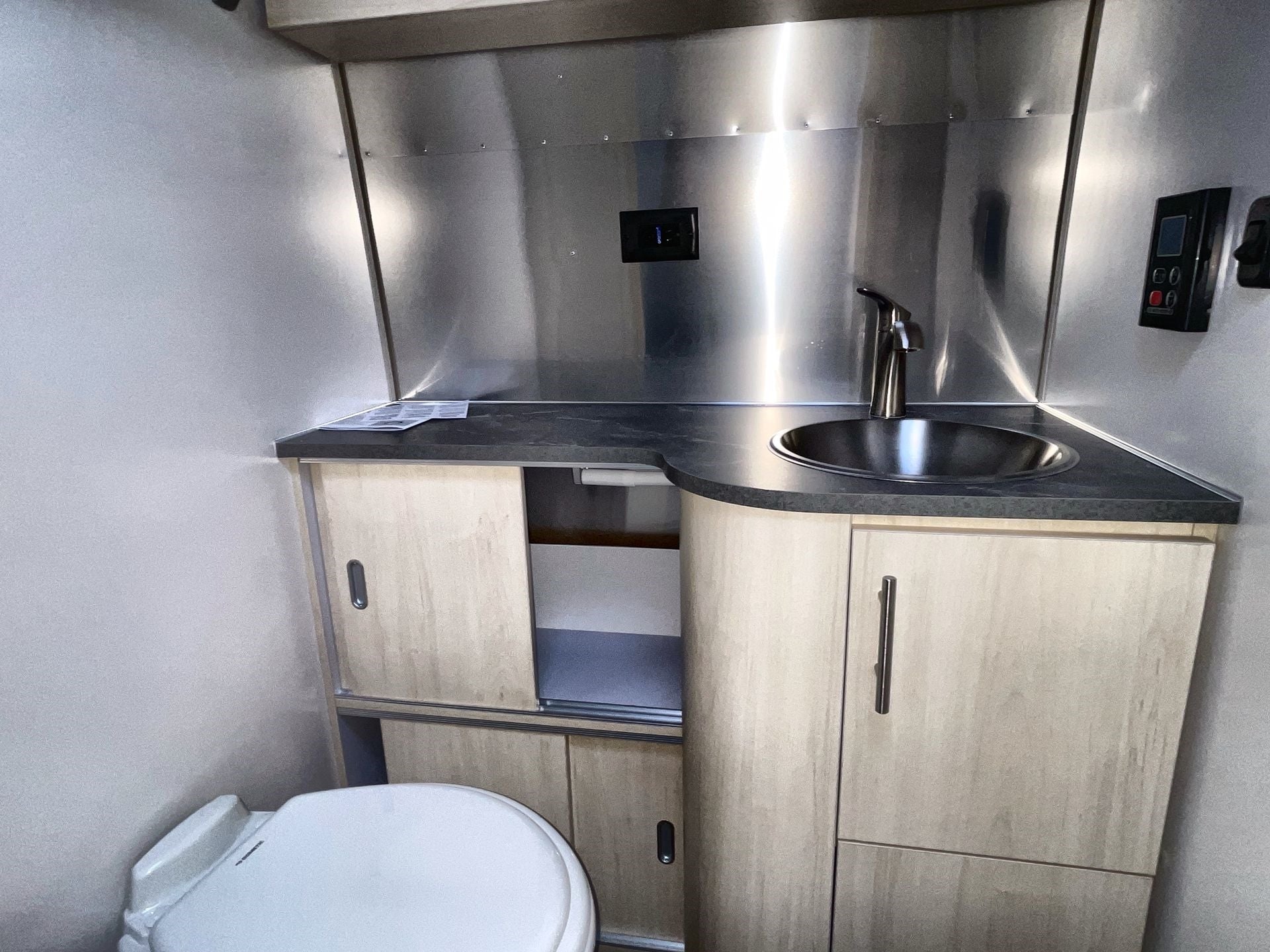 2025 Airstream 27FBT Base