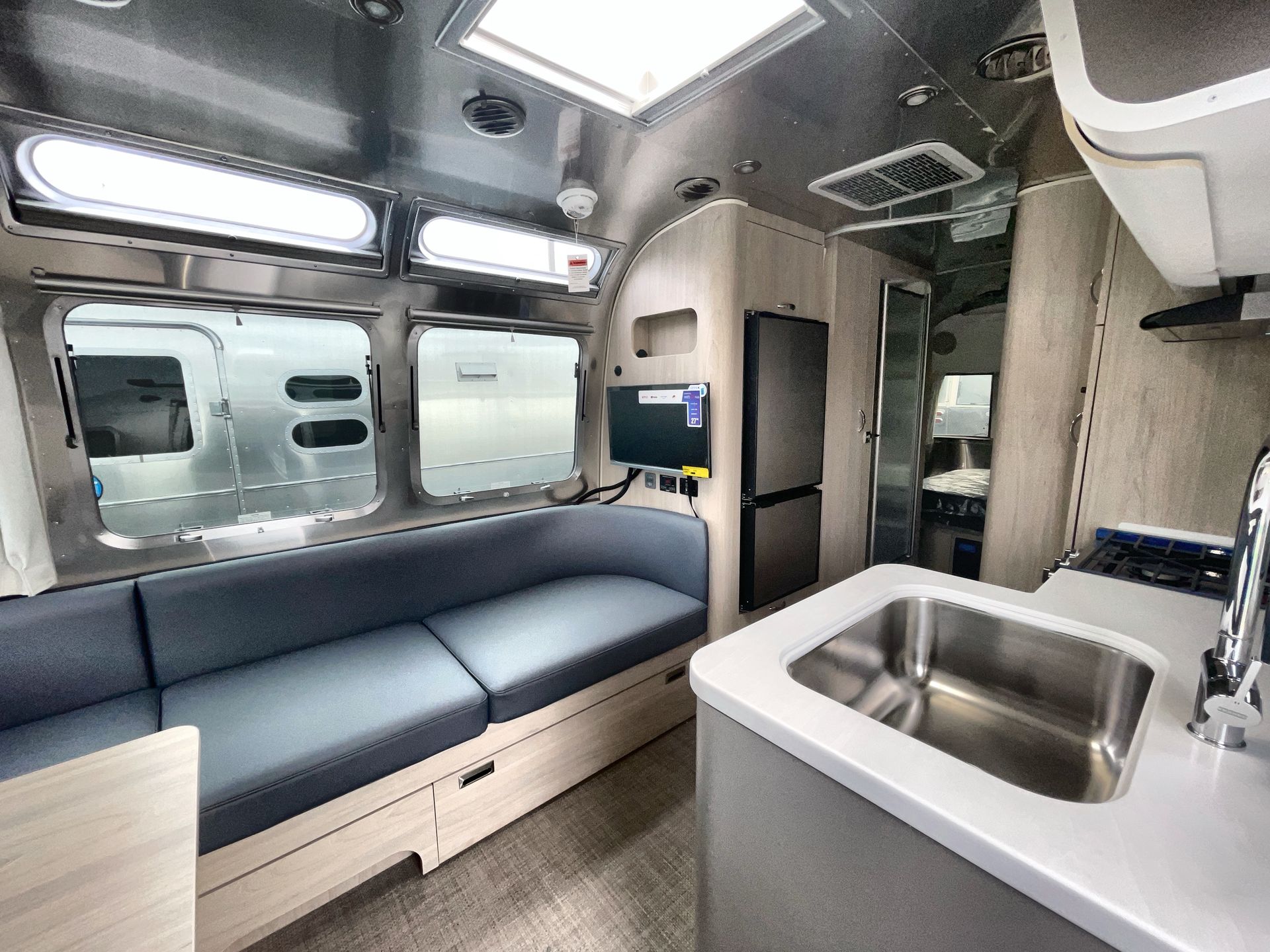 2025 Airstream 25FBQ Base