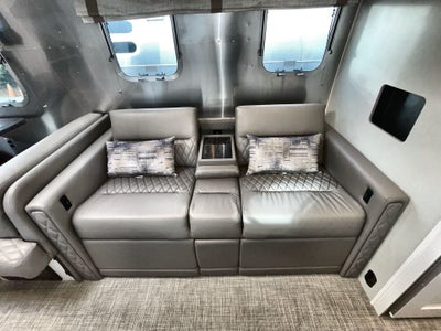 2026 Airstream 33FBQ Base