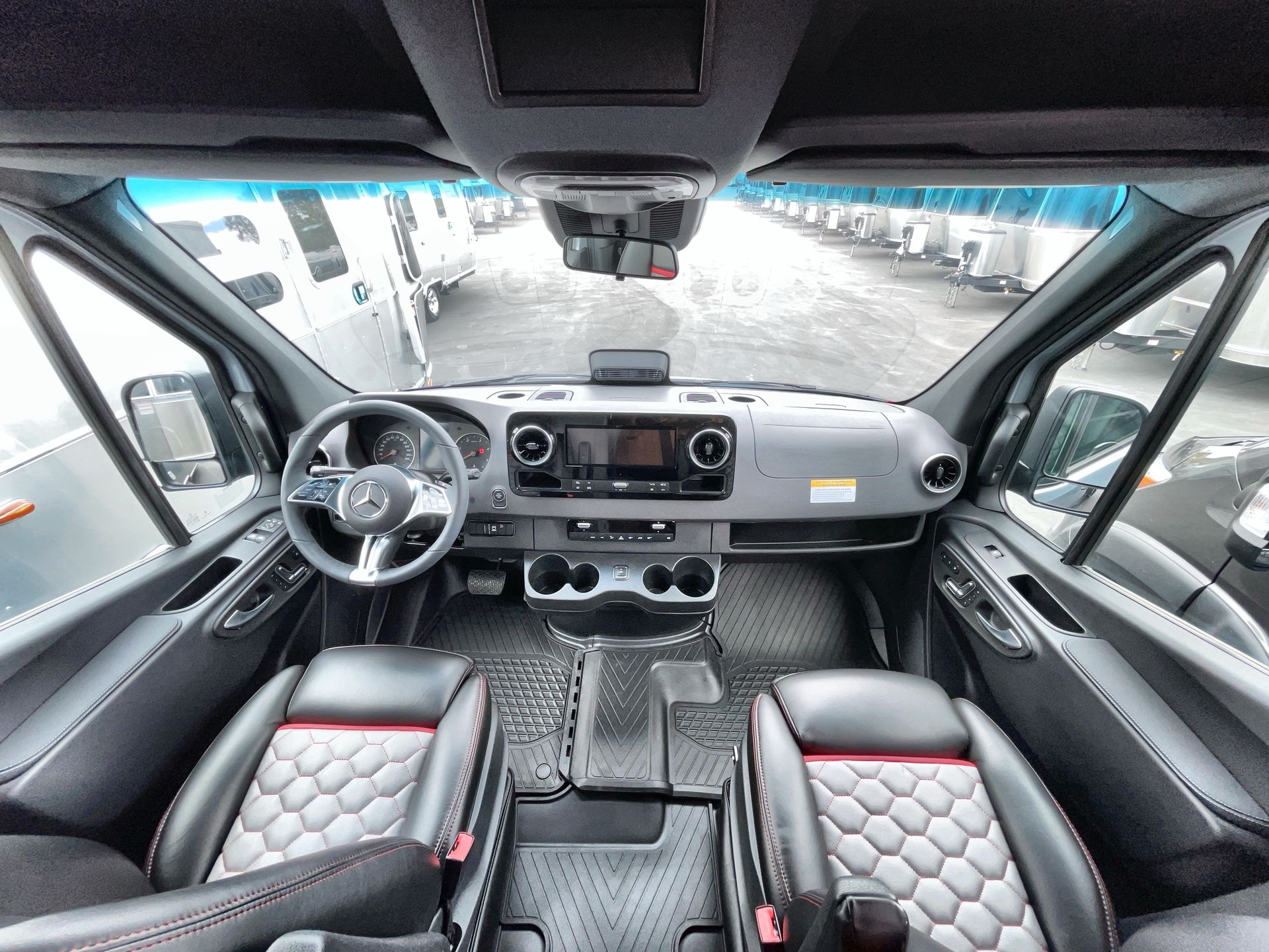 2025 Airstream 19X Base