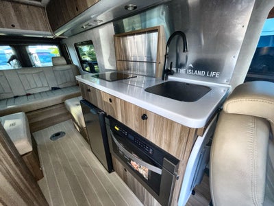 2025 Airstream 24 GL Base