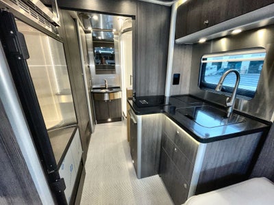 2026 Airstream Murphy Suite Base