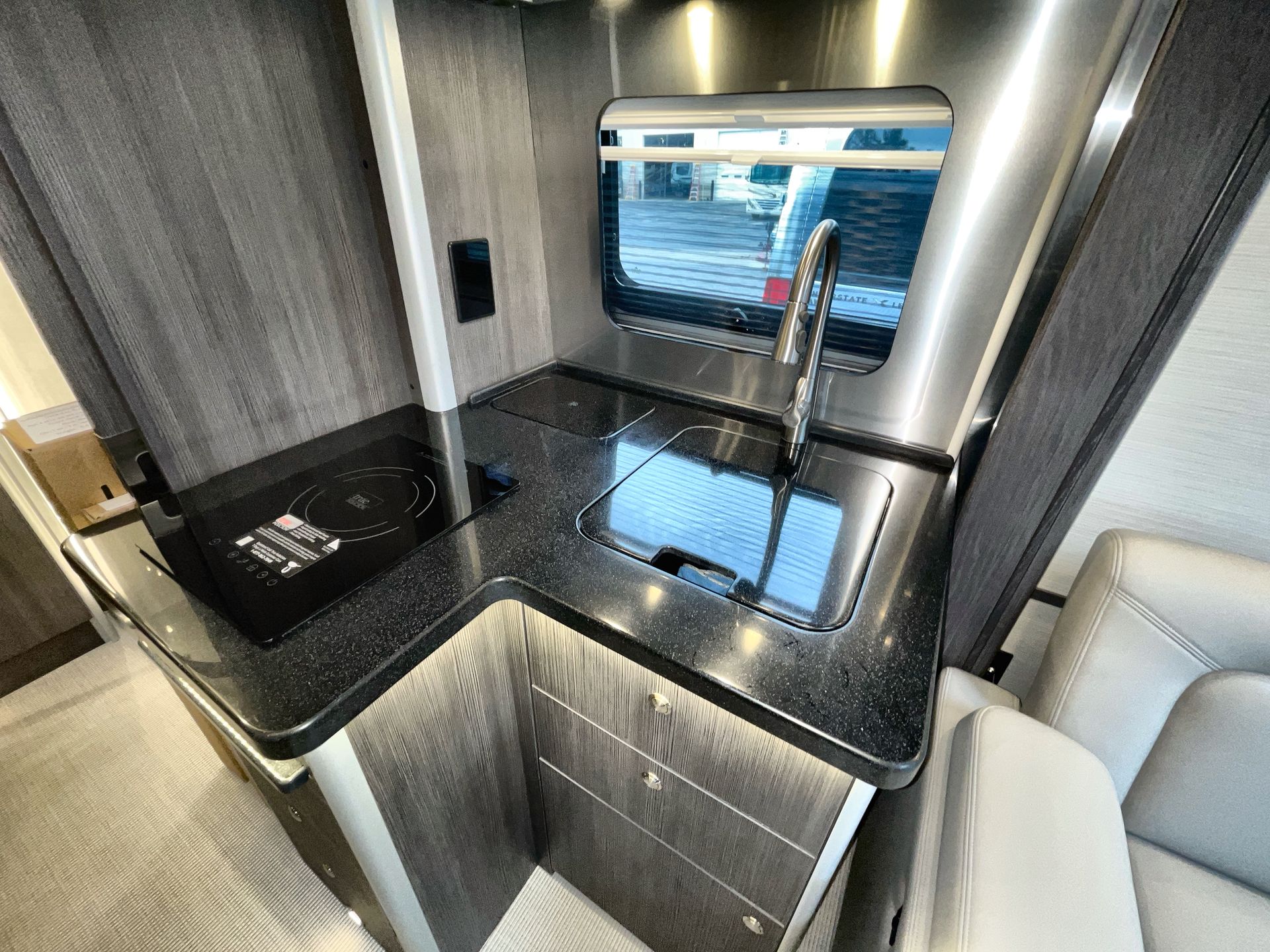 2026 Airstream Murphy Suite Base