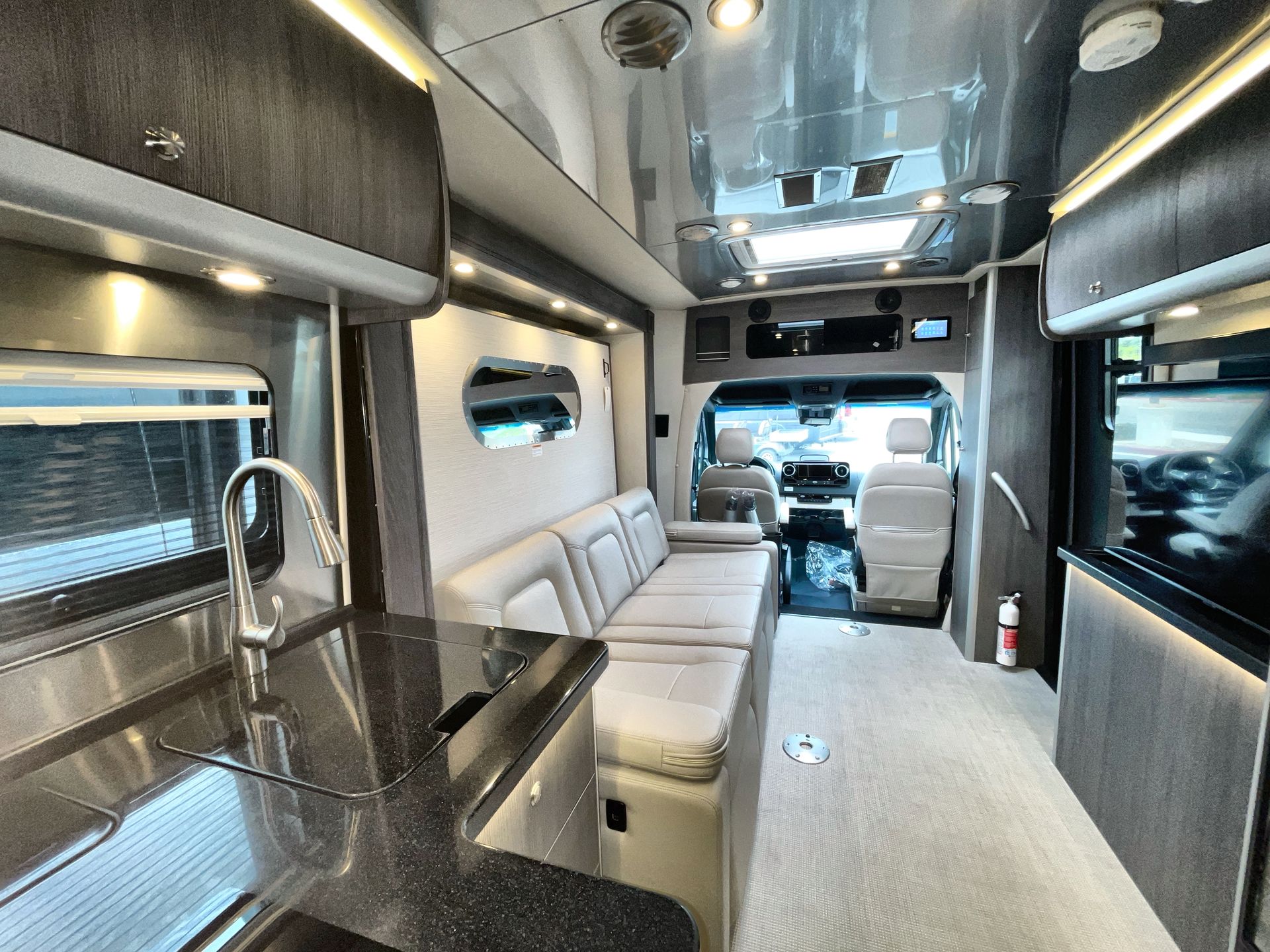 2026 Airstream Murphy Suite Base