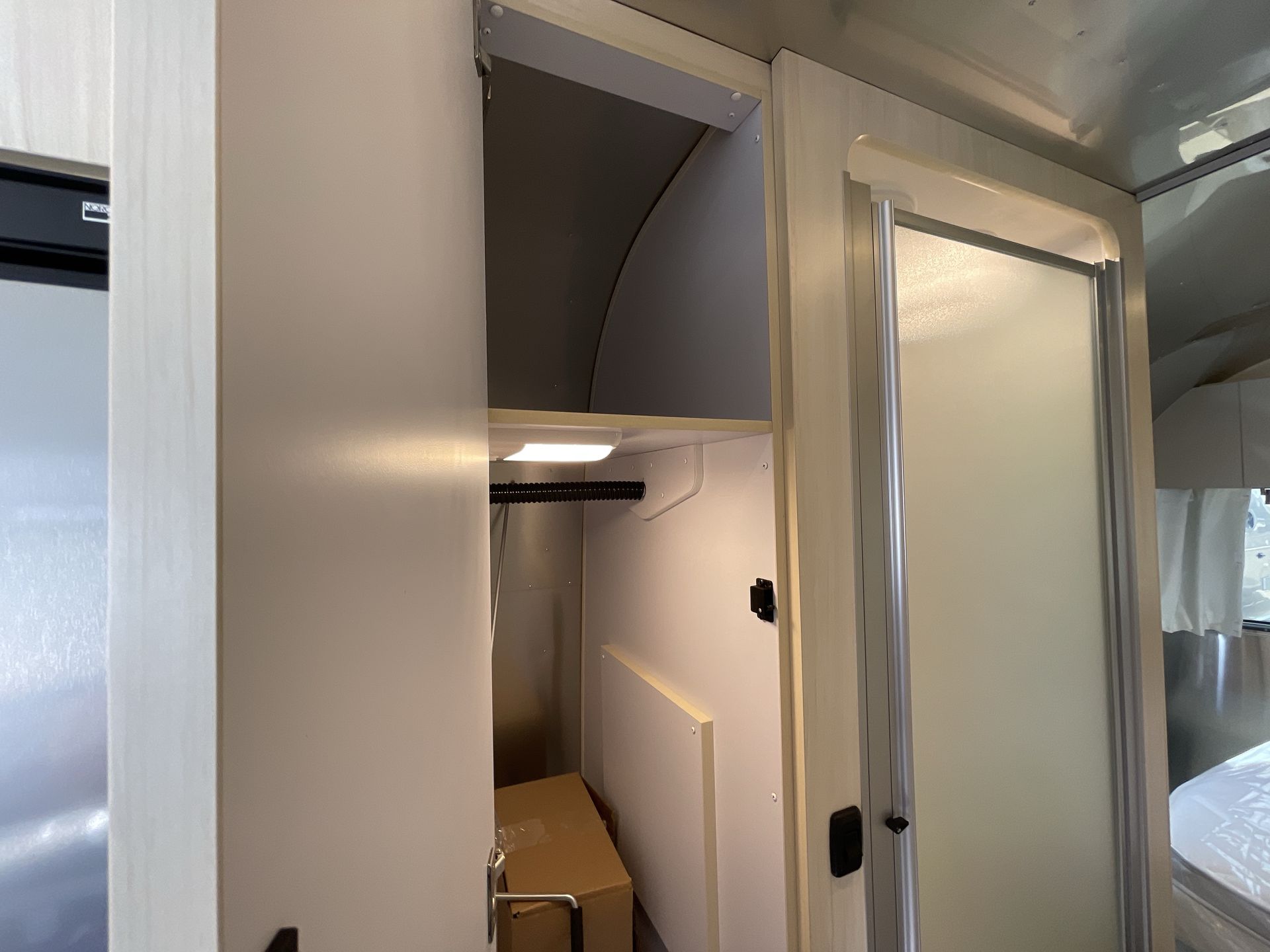 2026 Airstream 25FBQ Base