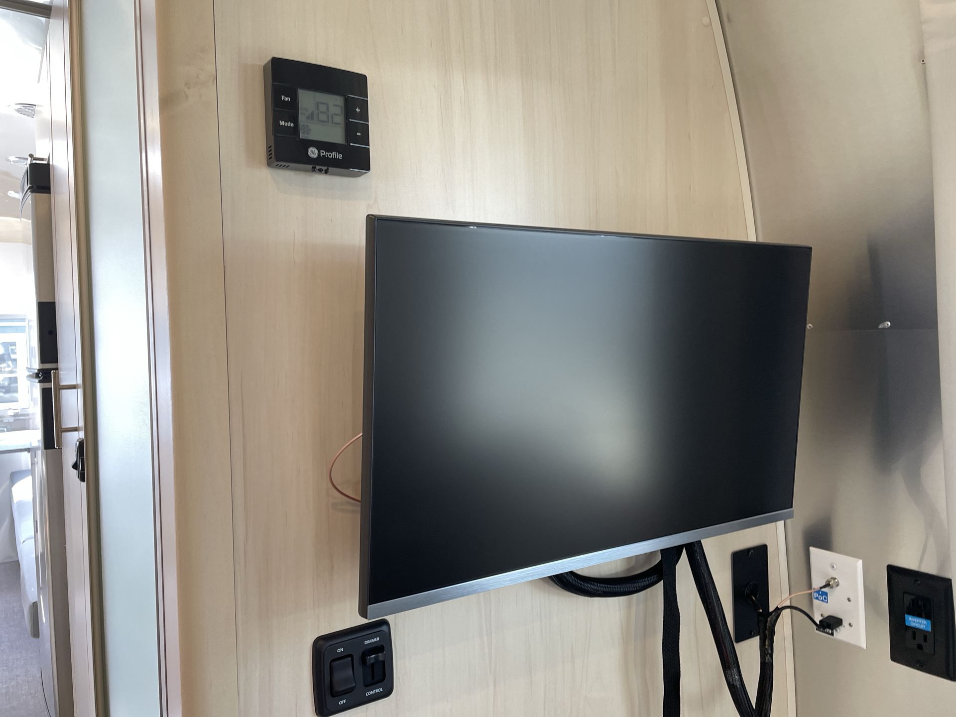 2026 Airstream 25FBQ Base