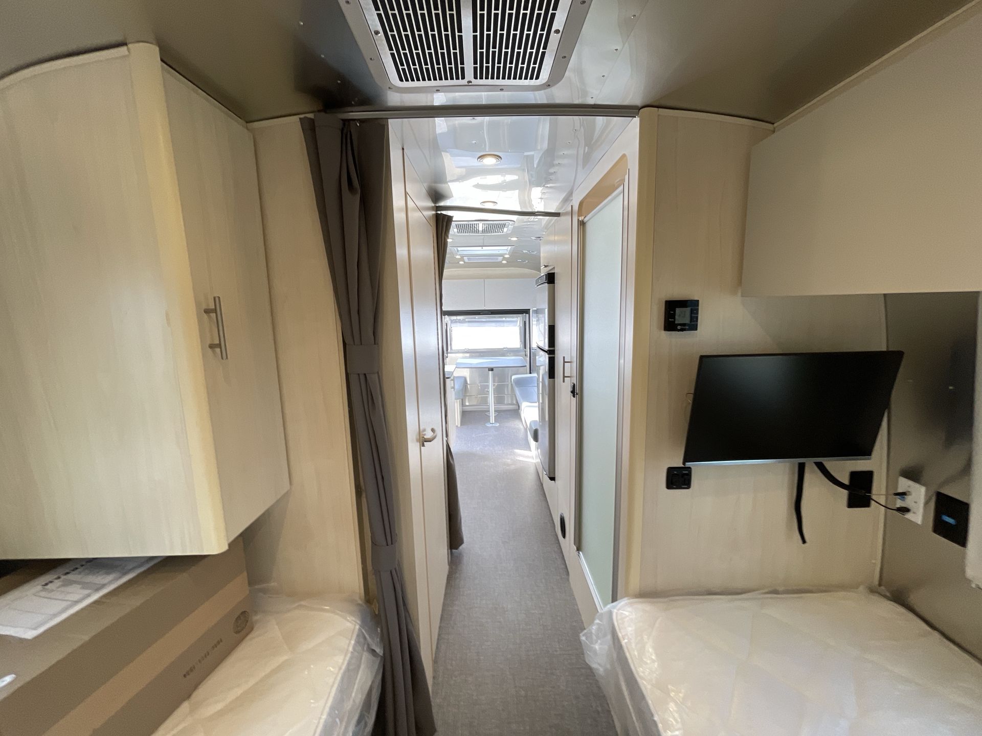2026 Airstream 25FBT Base