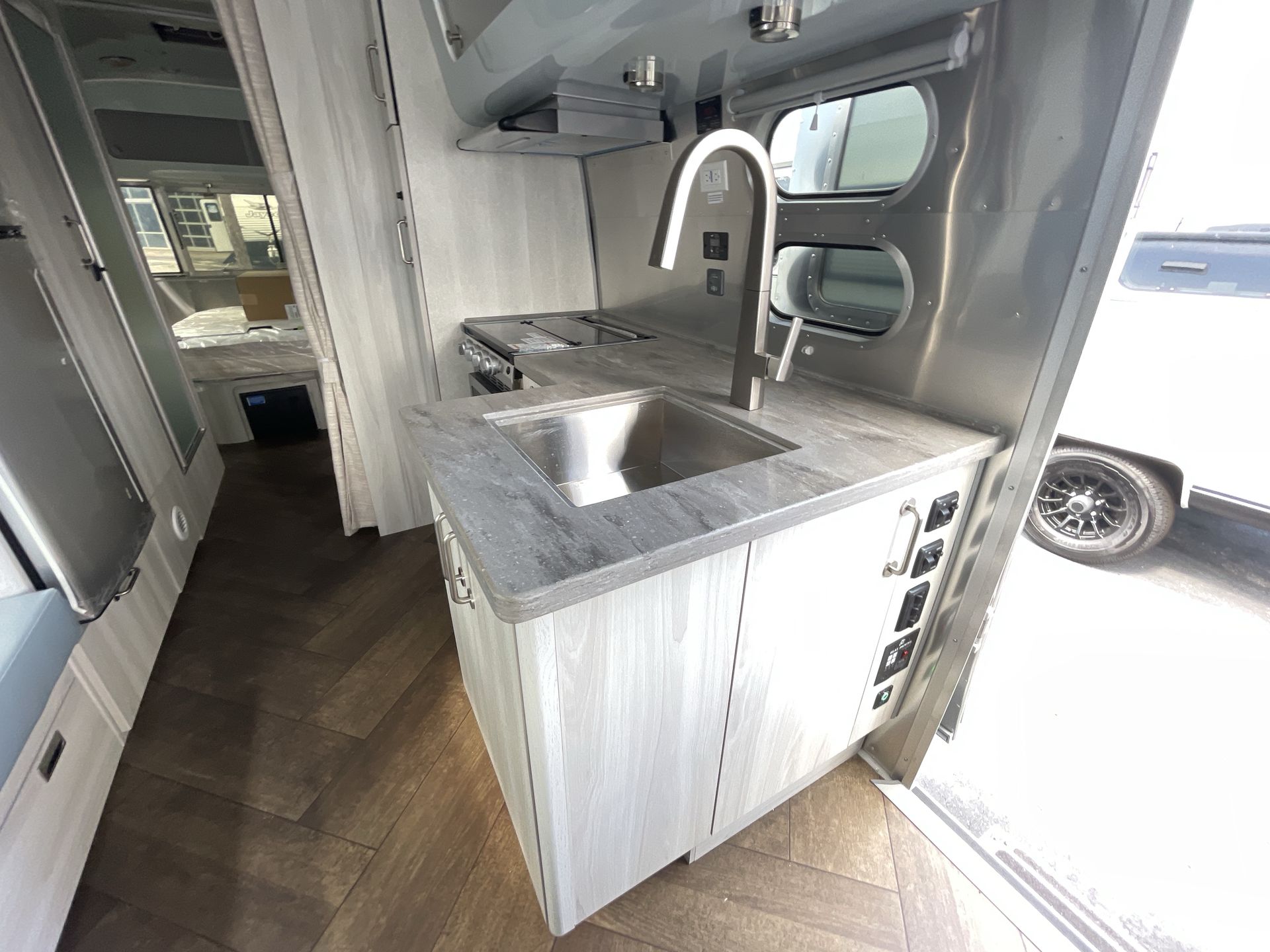 2025 Airstream 25FBQ Base