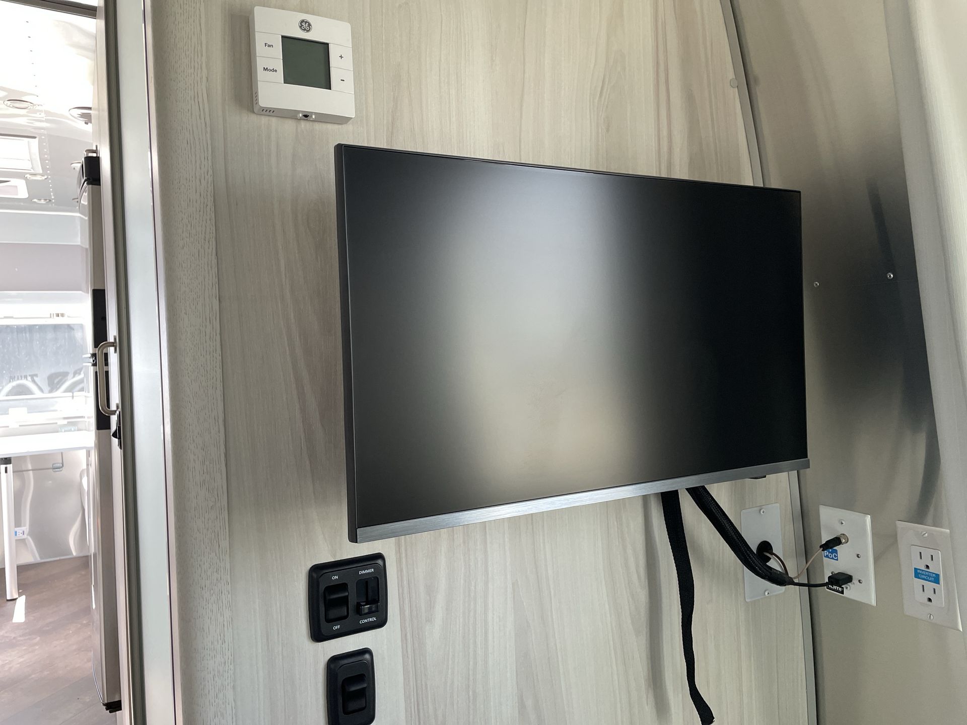 2026 Airstream 25FBQ Base