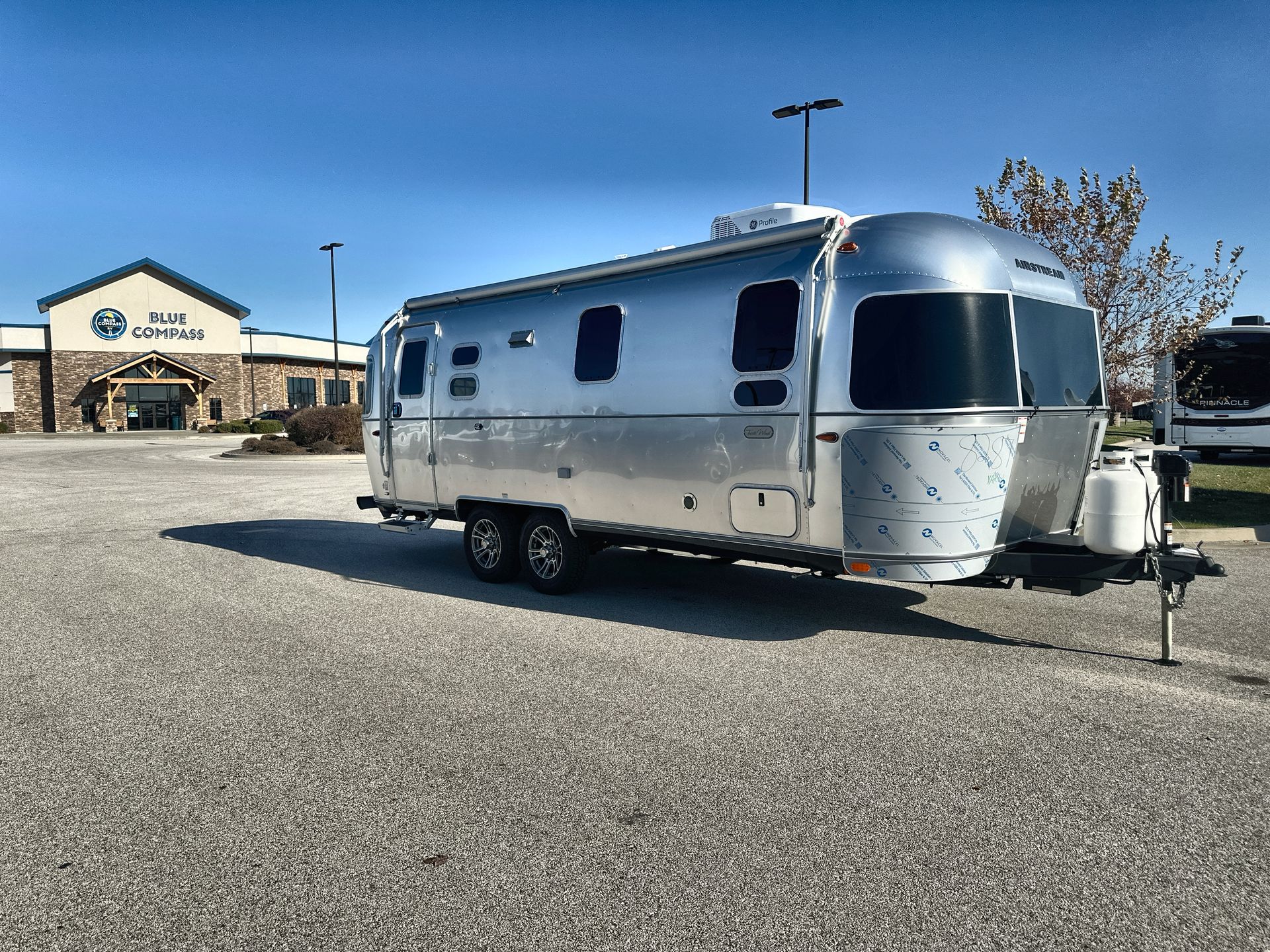 2026 Airstream 25FBQ Base