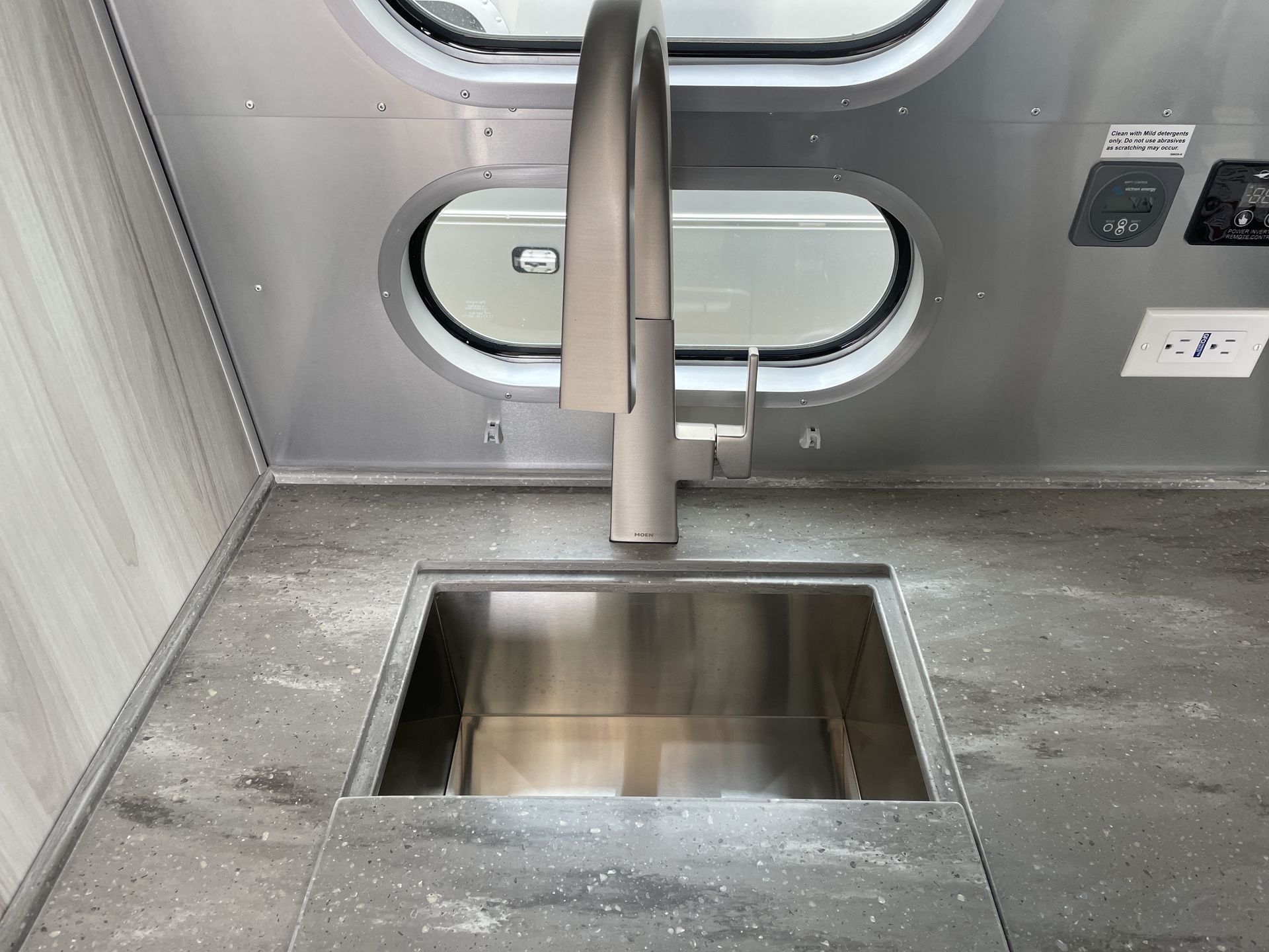 2025 Airstream 23FBQ Base