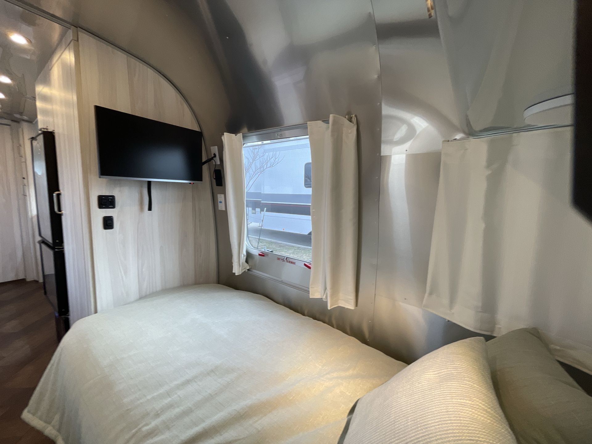 2026 Airstream 23FBT Base