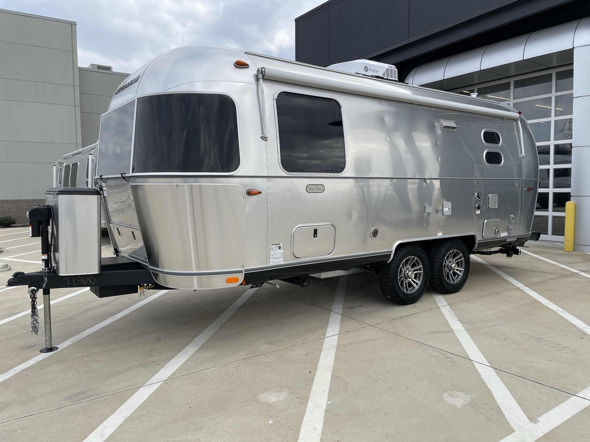 2026 Airstream 23FBT Base