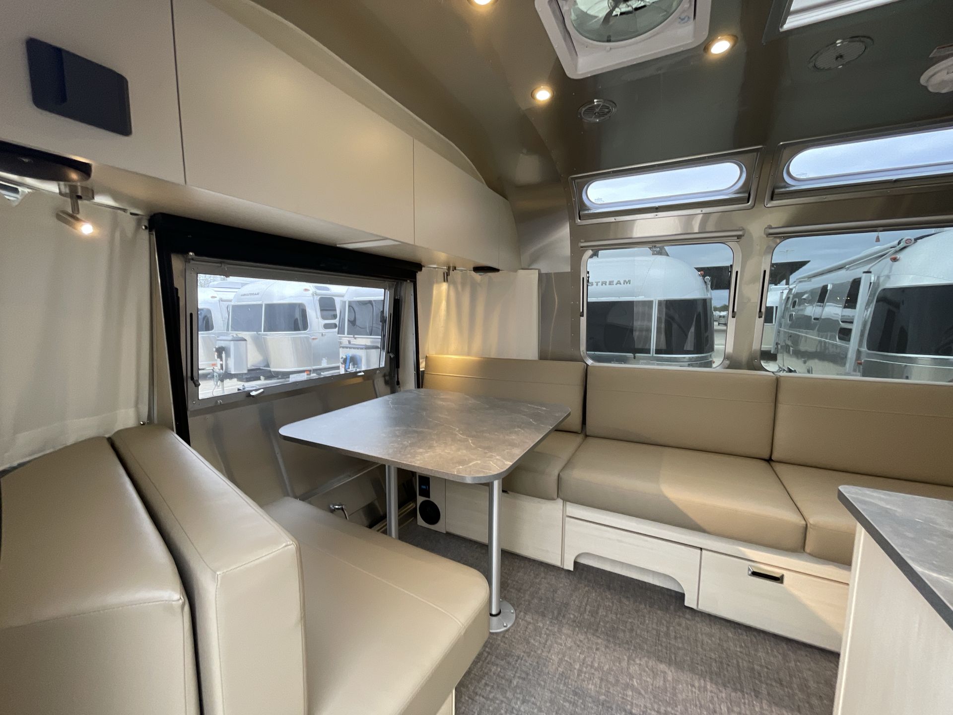 2026 Airstream 27FBQ Base