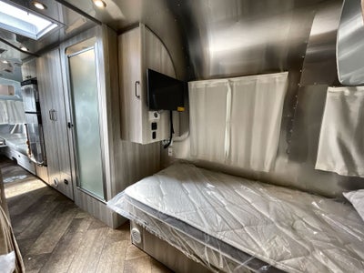 2026 Airstream 27FBT Base