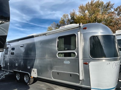 2026 Airstream 27FBT Base