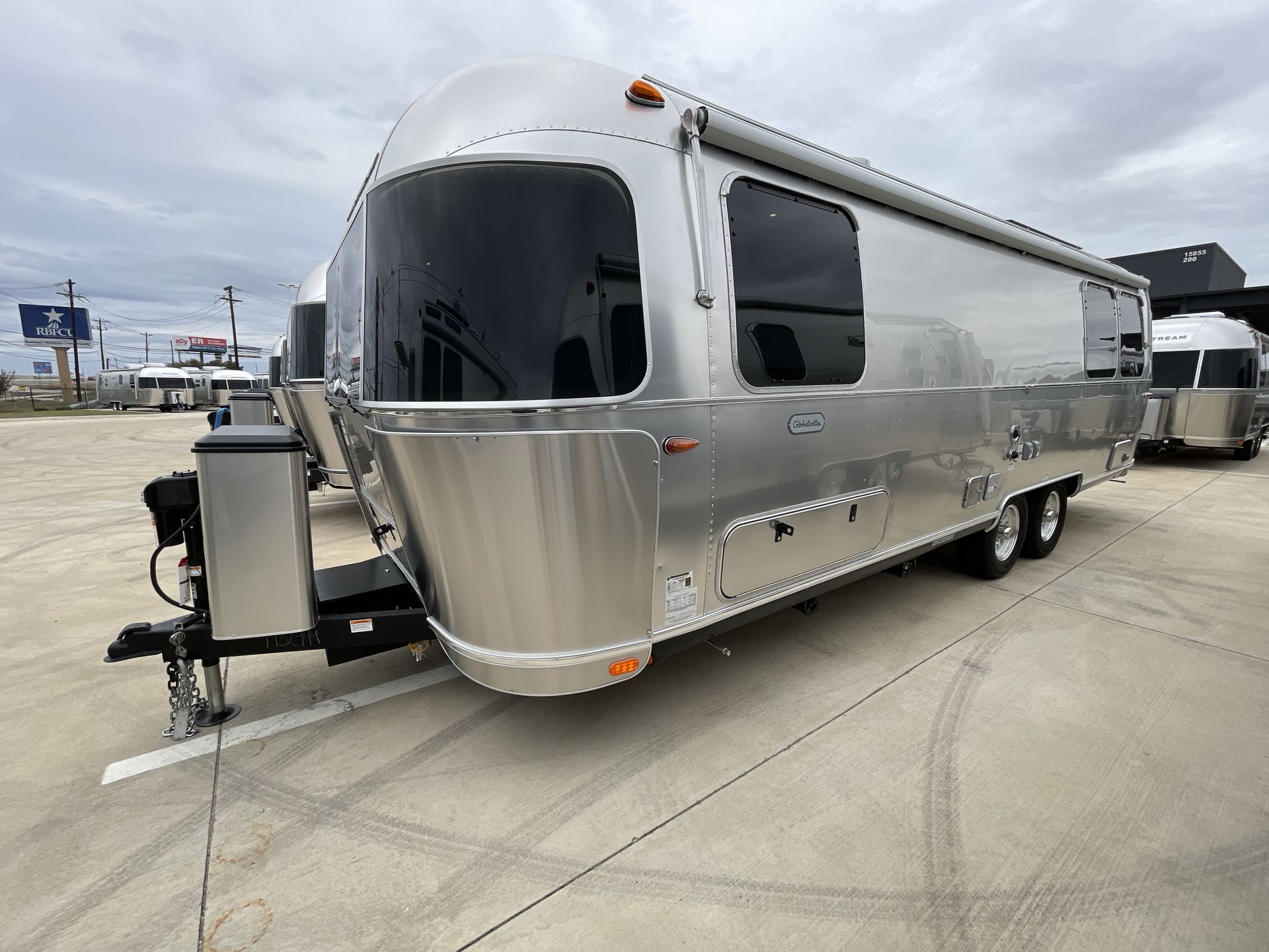 2026 Airstream 27FBT Base