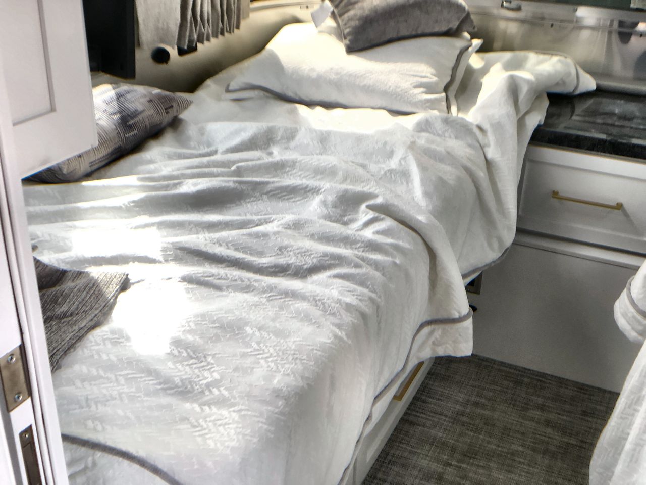 2026 Airstream 33FBT Base