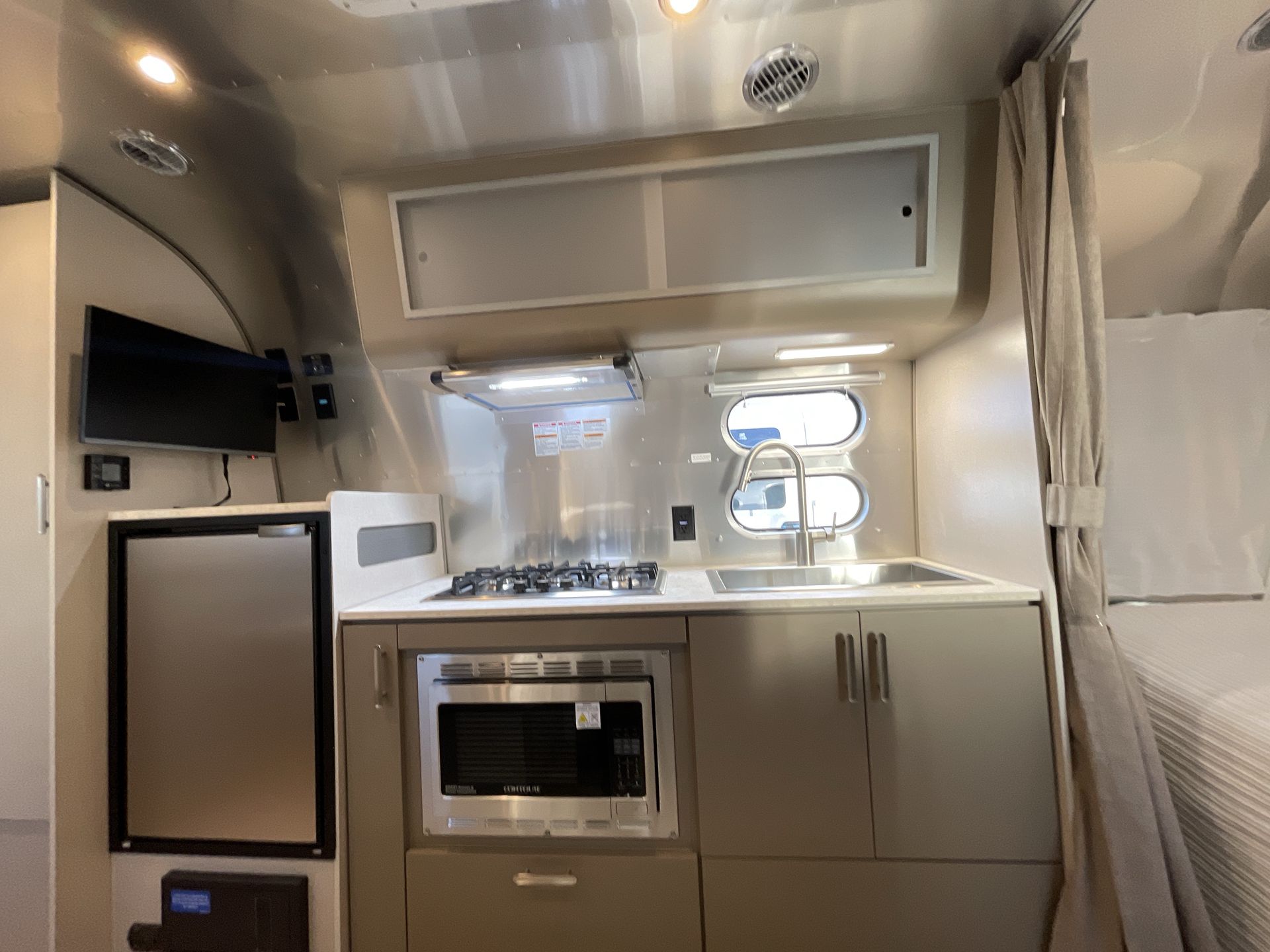 2026 Airstream 22FB Base