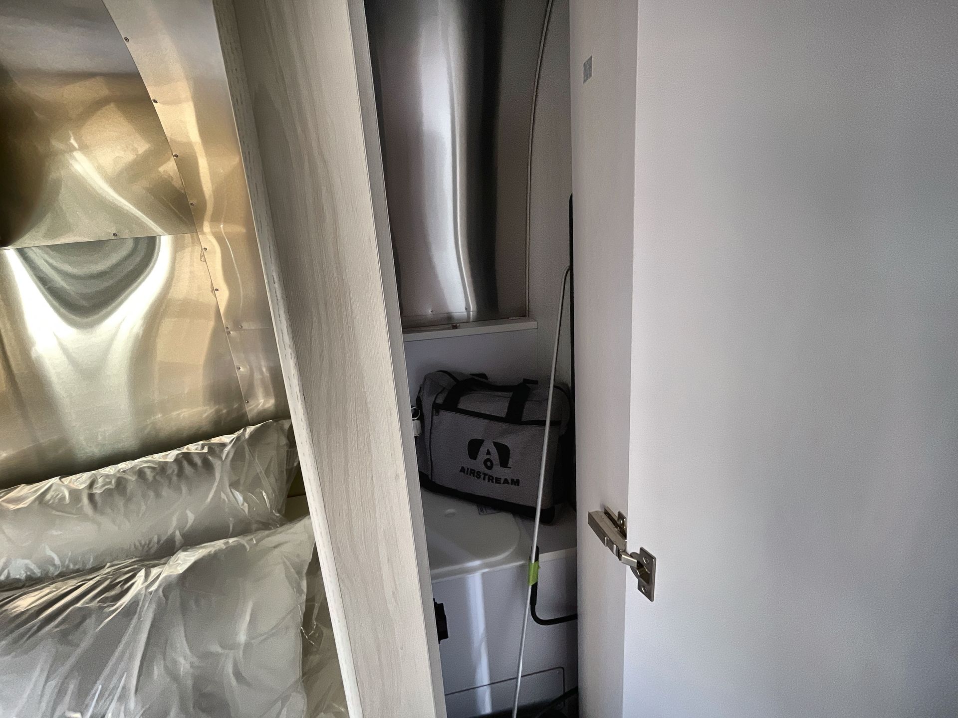 2026 Airstream 16RB Base