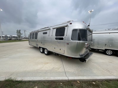 2026 Airstream 30RBT Base