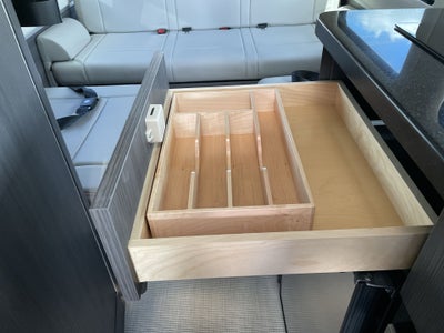 2026 Airstream 24GL 4x2 Passenger Base