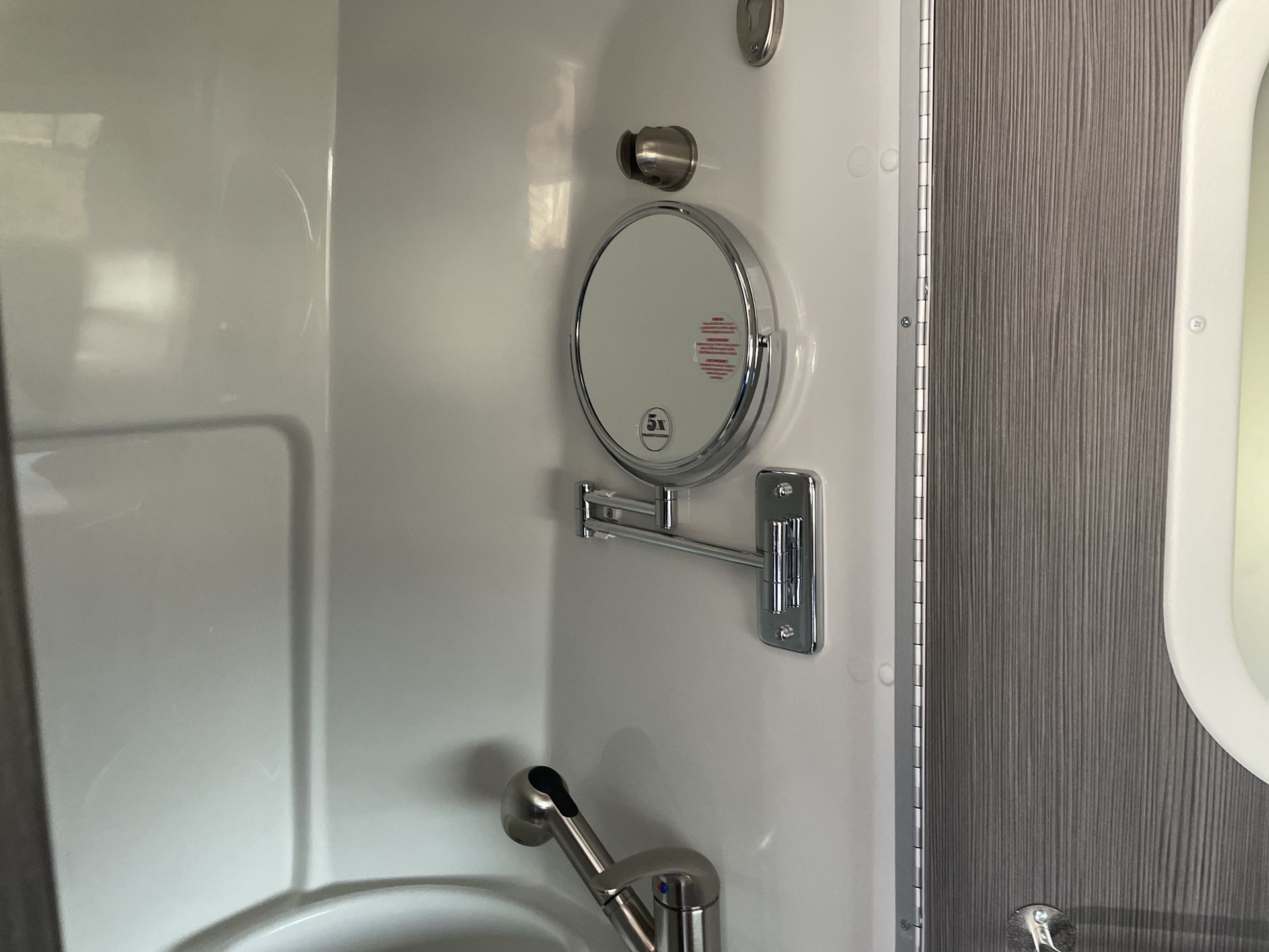 2026 Airstream 24GL 4x2 Passenger Base