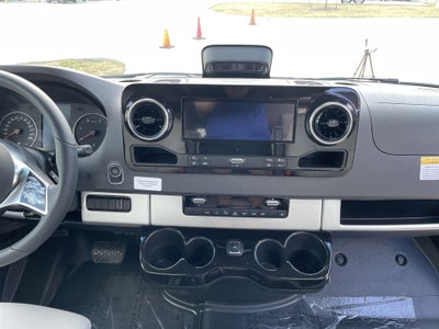 2026 Airstream 24GL 4x2 Passenger Base