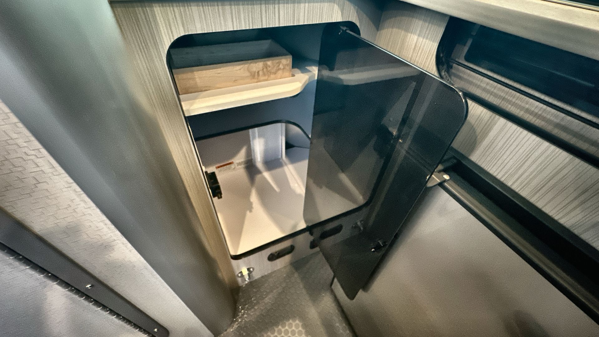 2025 Airstream 16X Base