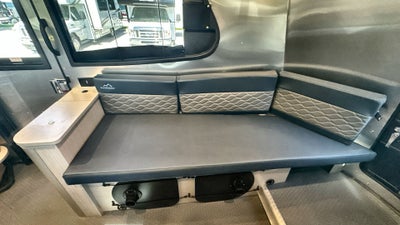 2025 Airstream 16X Base