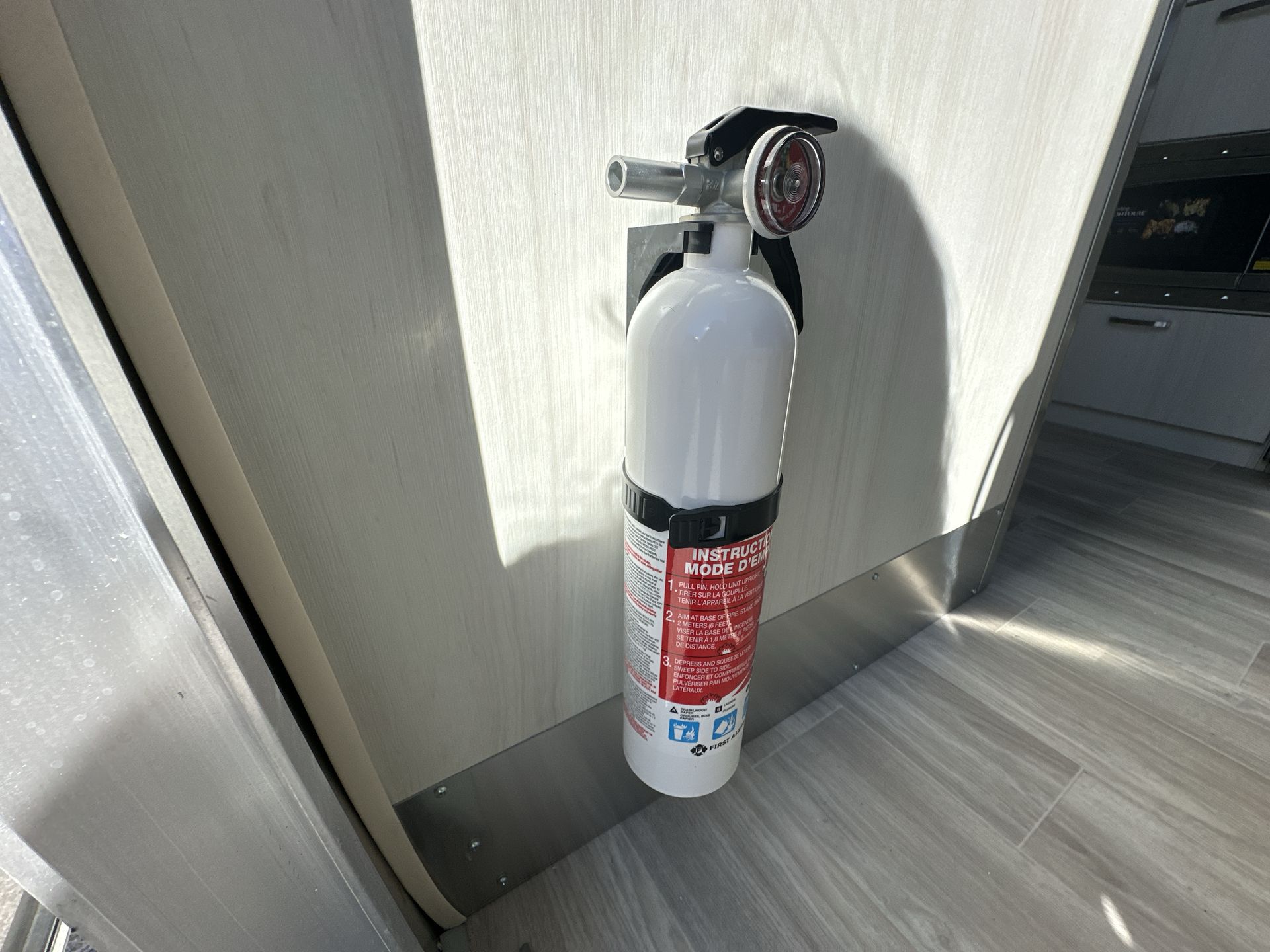 2026 Airstream 16RB Base