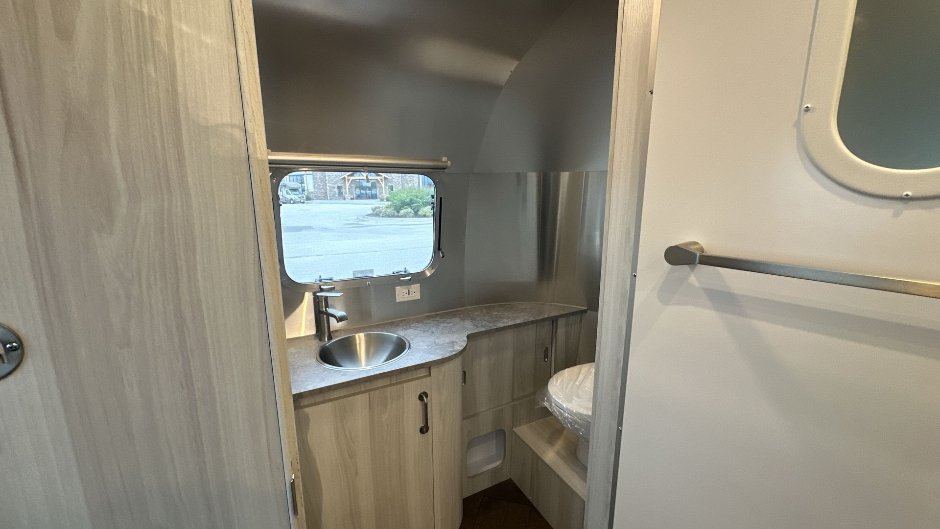 2025 Airstream 23FBQ Base