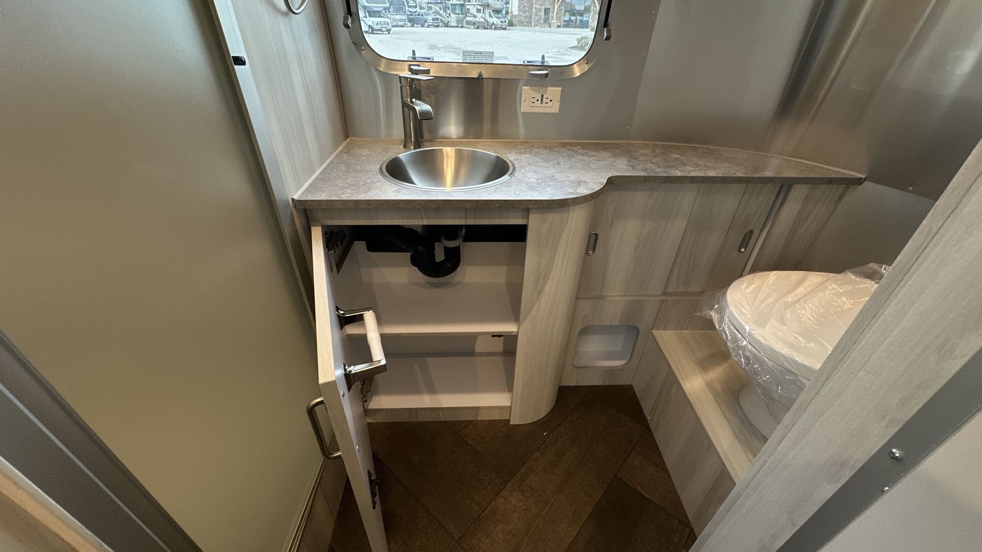 2025 Airstream 23FBQ Base