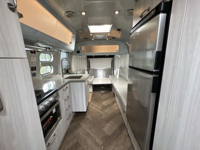 2025 Airstream 27FBT Base